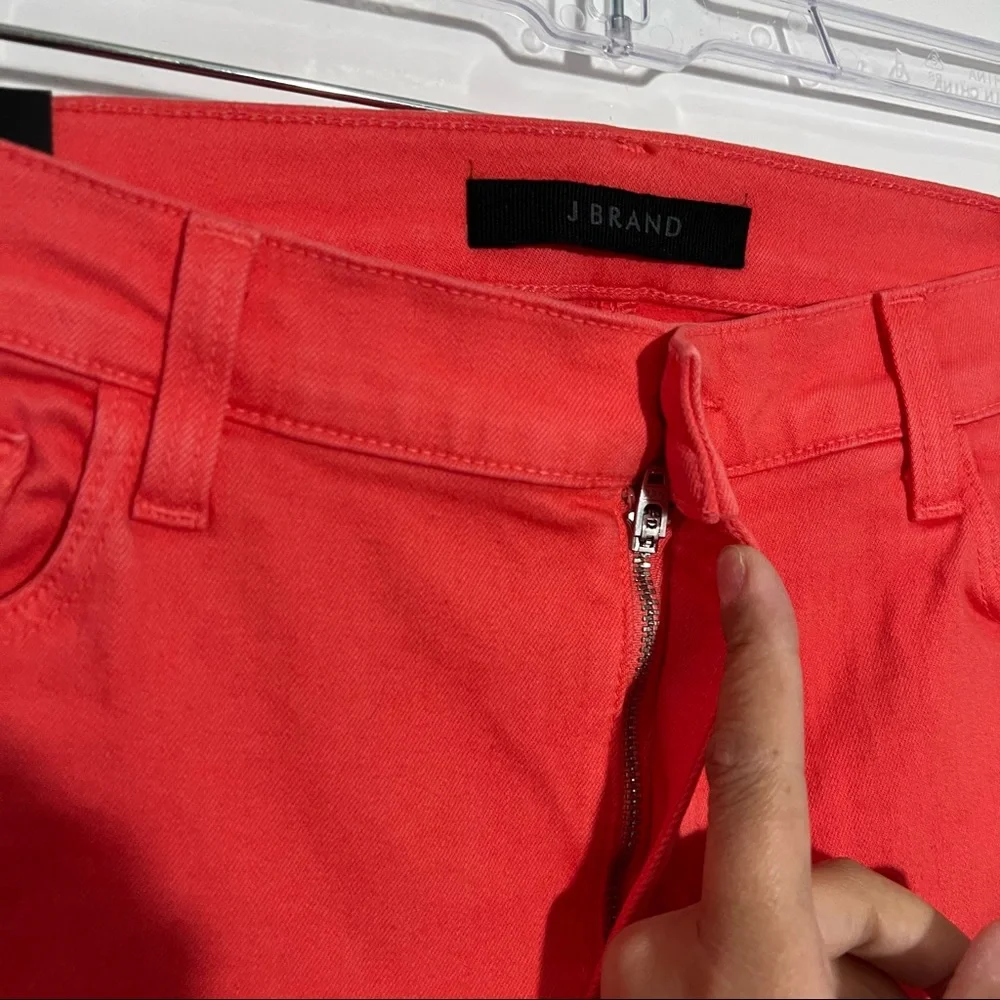 J Brand Mid Rise Crop Skinny Raw Hem Kalani  Size 31 Modern Preppy Clean Girl‎